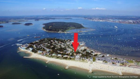 Sandbanks Apartment with Free Parking just minutes from the Beach